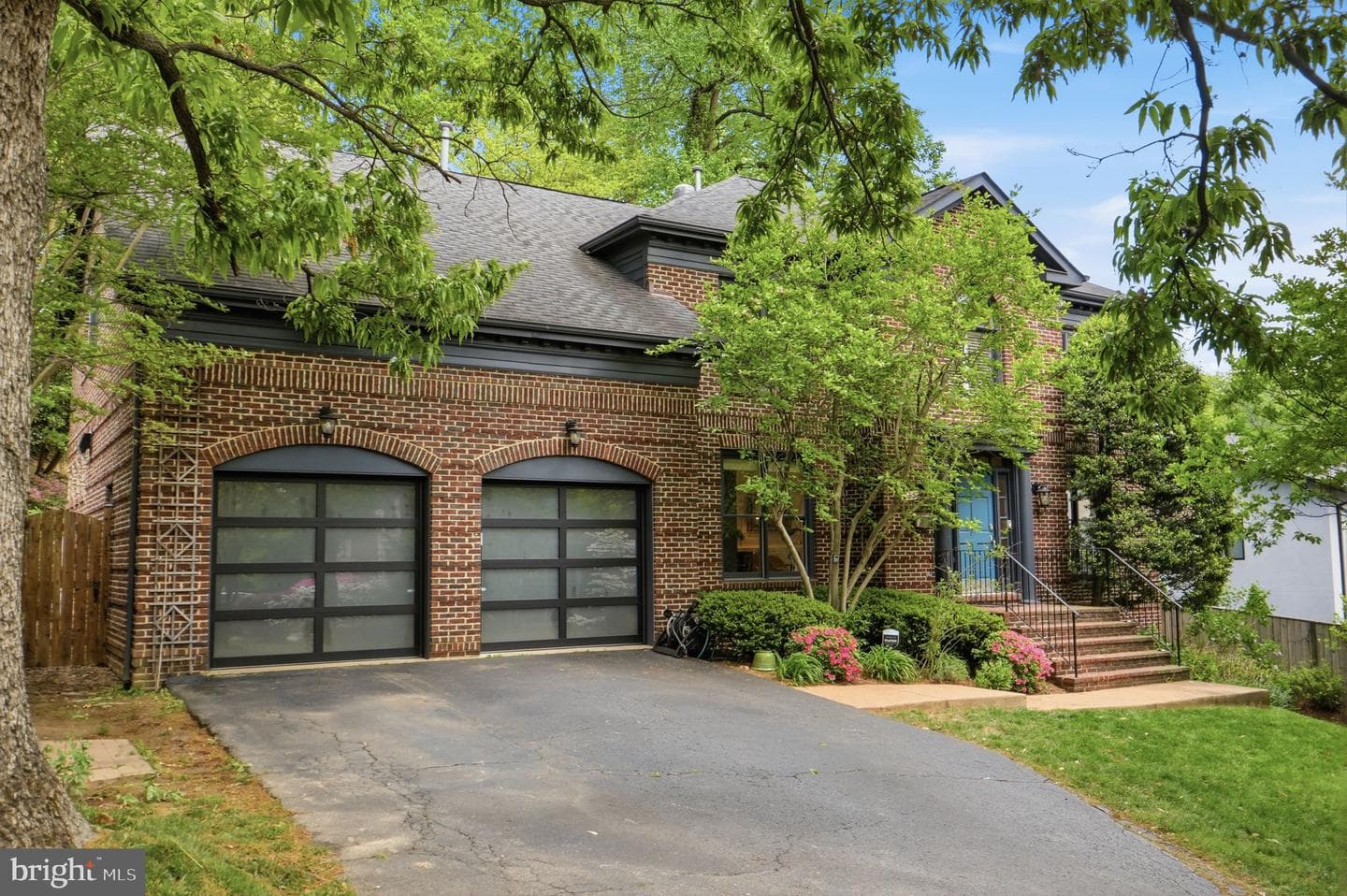 2235 Military Road photo 3