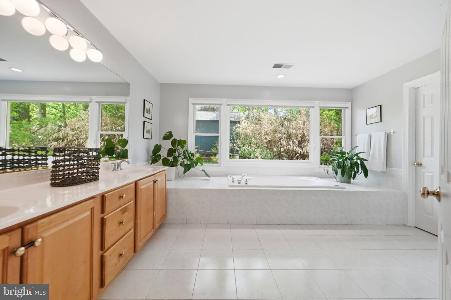 2235 Military Road photo 57