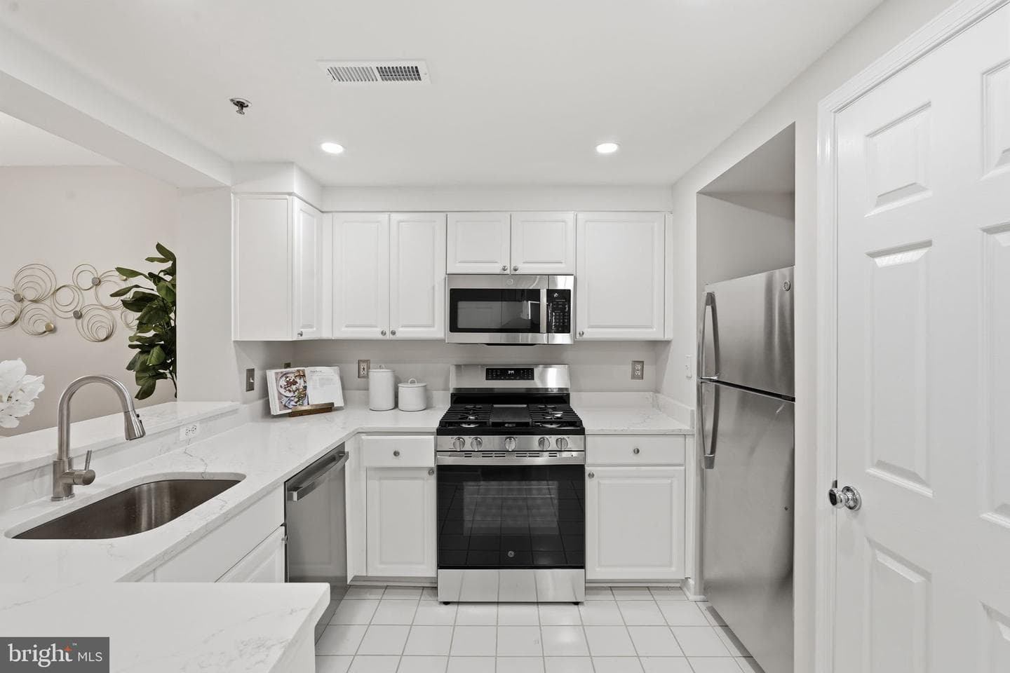 1045 N Utah Street #2-303 photo 11