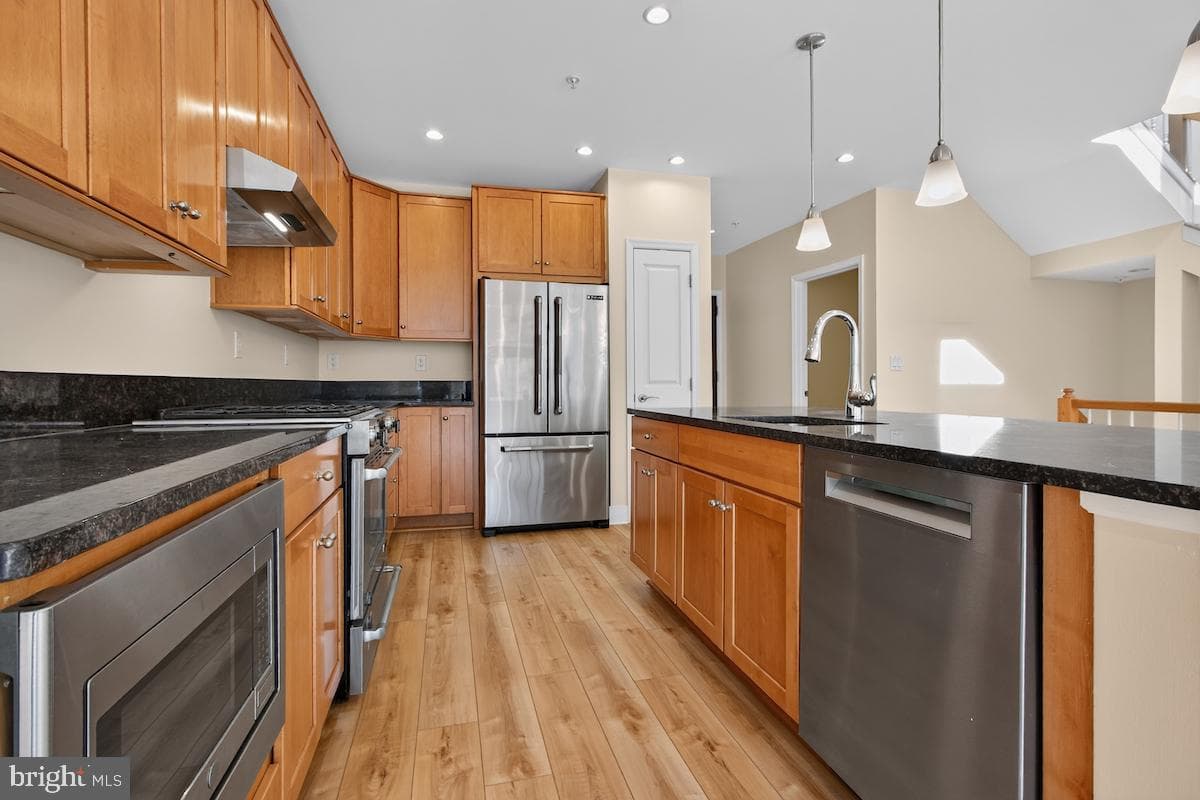 1418 N Rhodes Street #b417 photo 11