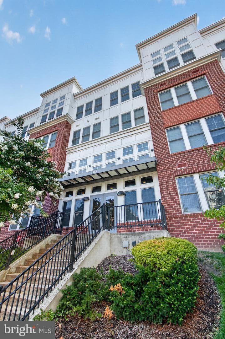 1418 N Rhodes Street #b417, Arlington