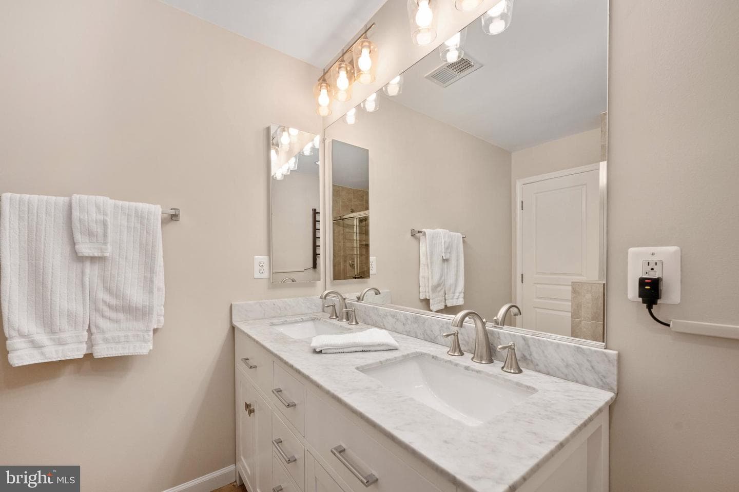 3327 Kemper Road photo 26