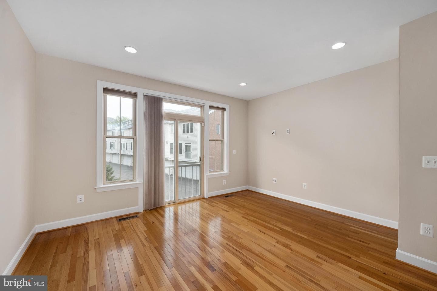 3327 Kemper Road photo 9