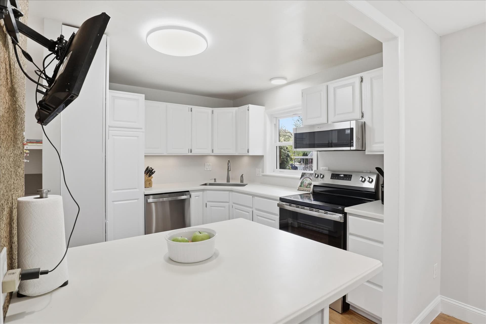 6912 30th Street N photo 9