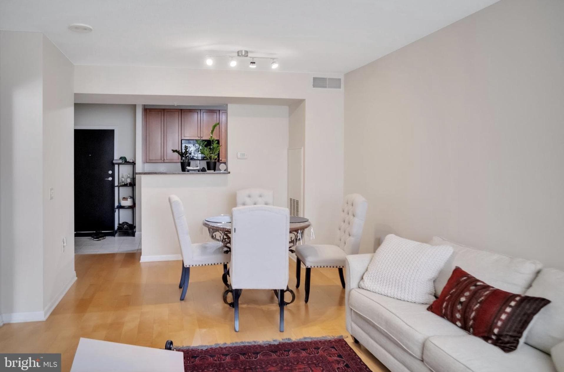 851 N Glebe Road #402 photo 3