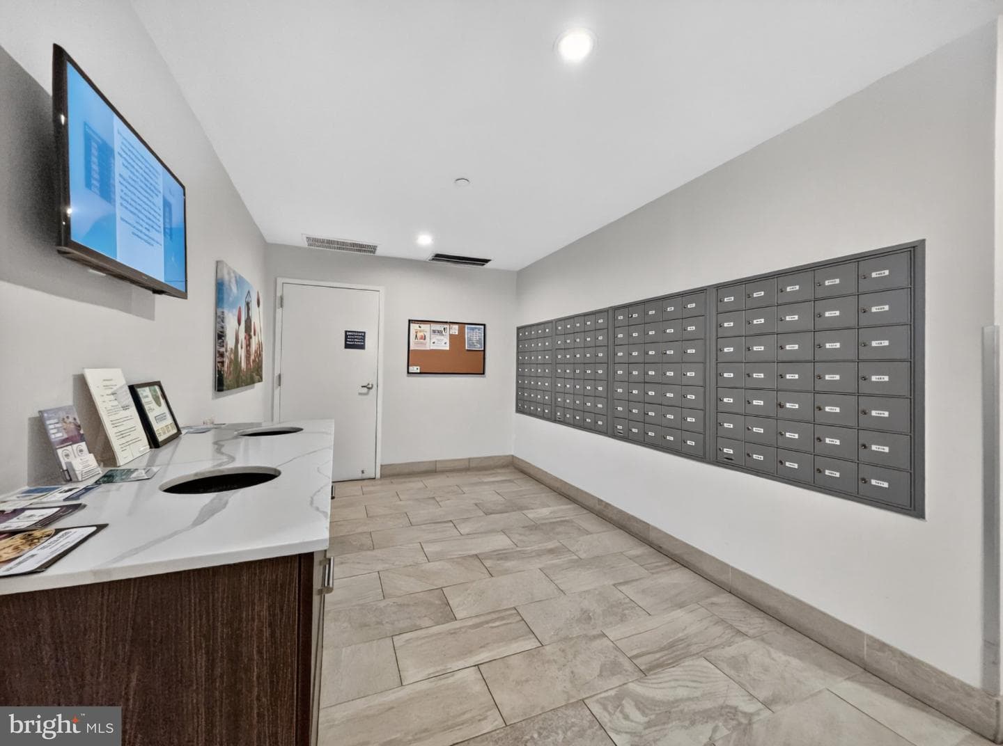 1301 N Courthouse Road #1803 photo 28