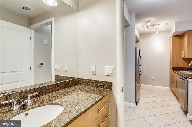 1021 N Garfield Street #804 photo 18