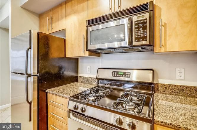 1021 N Garfield Street #804 photo 7