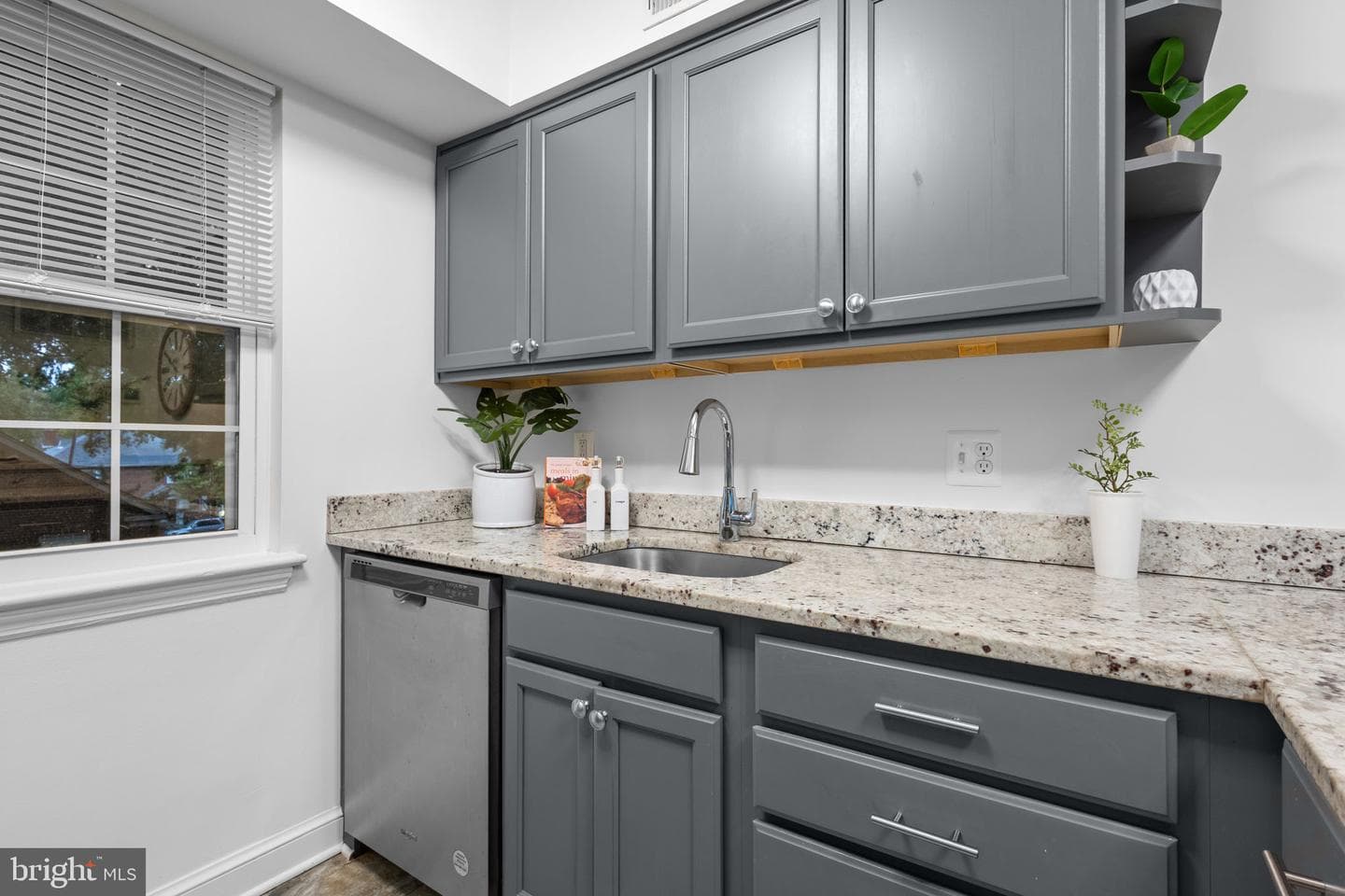 2104 N Scott Street #35 photo 14