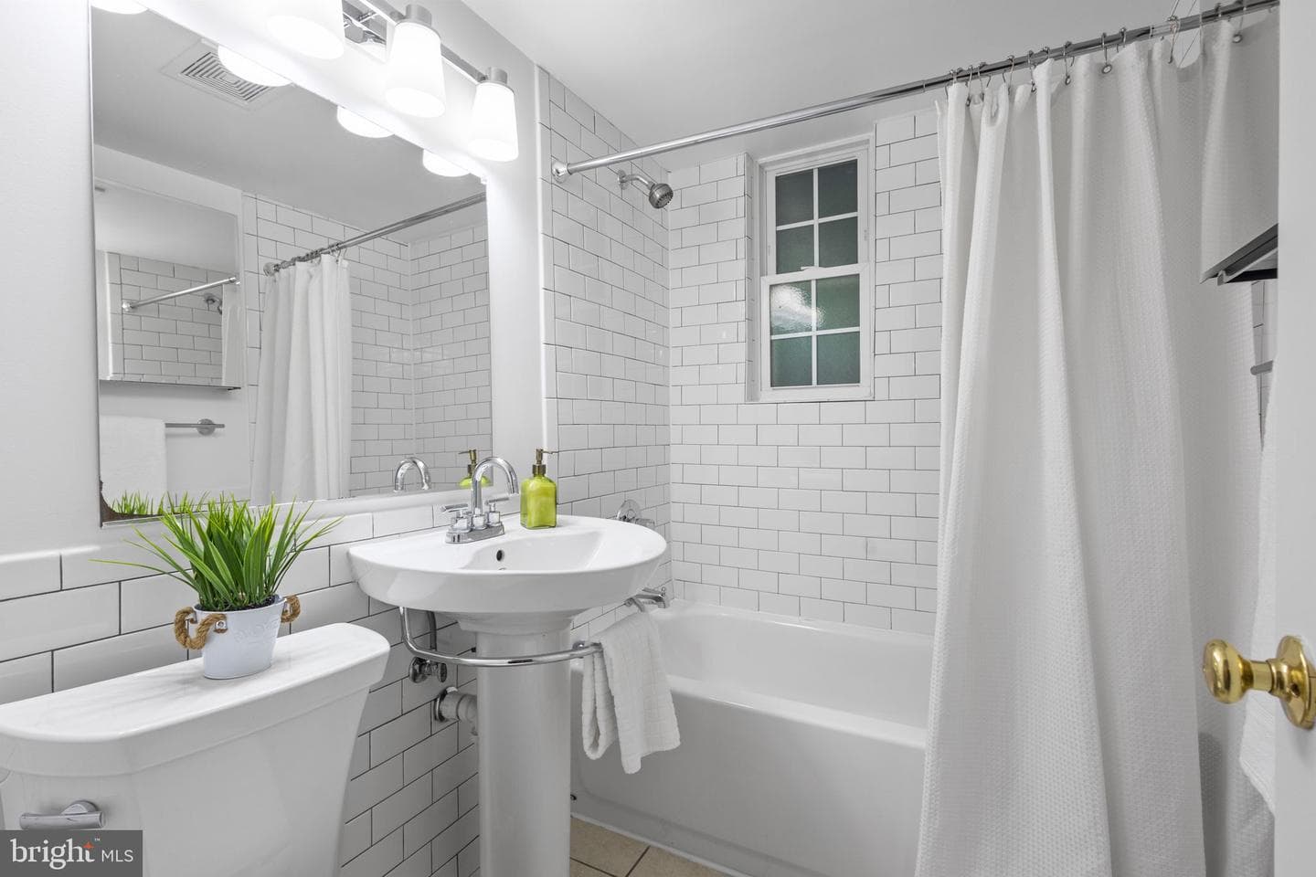 2104 N Scott Street #35 photo 17