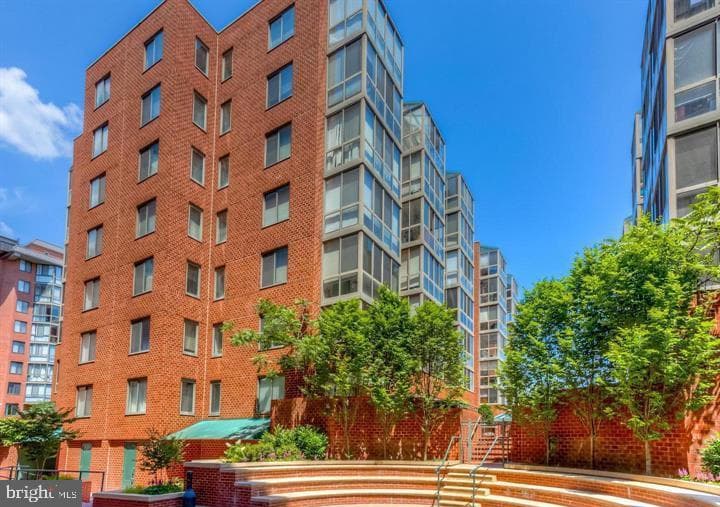 1045 N Utah Street #2-602