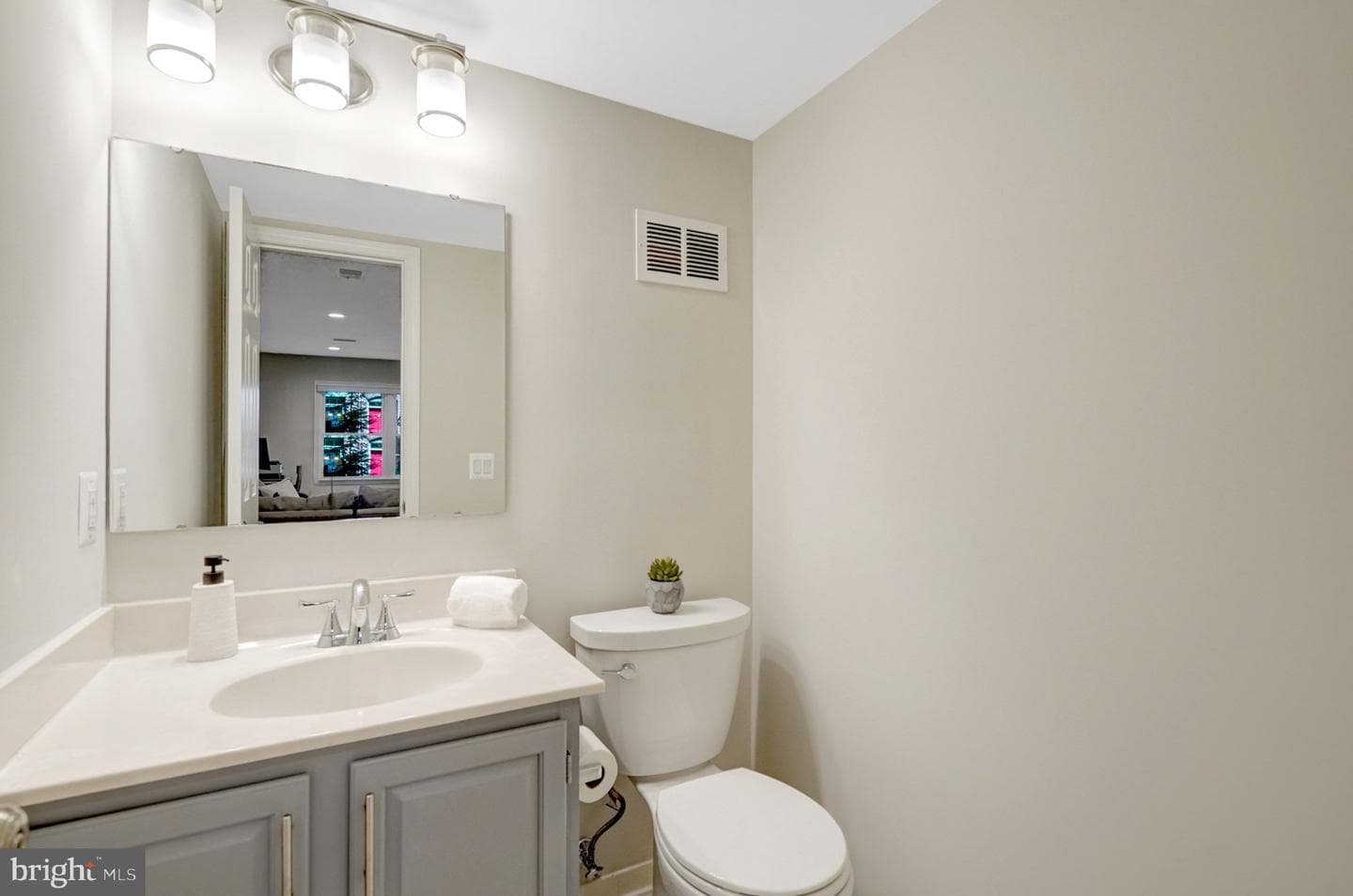 2622 N Fairfax Drive photo 30