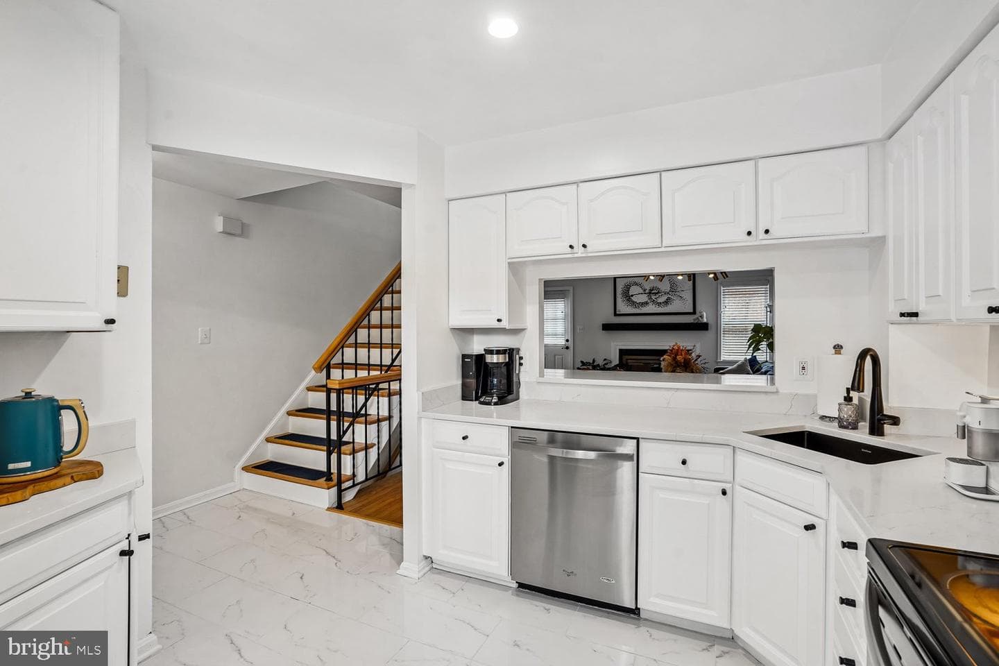 1179 N Vernon Street photo 2