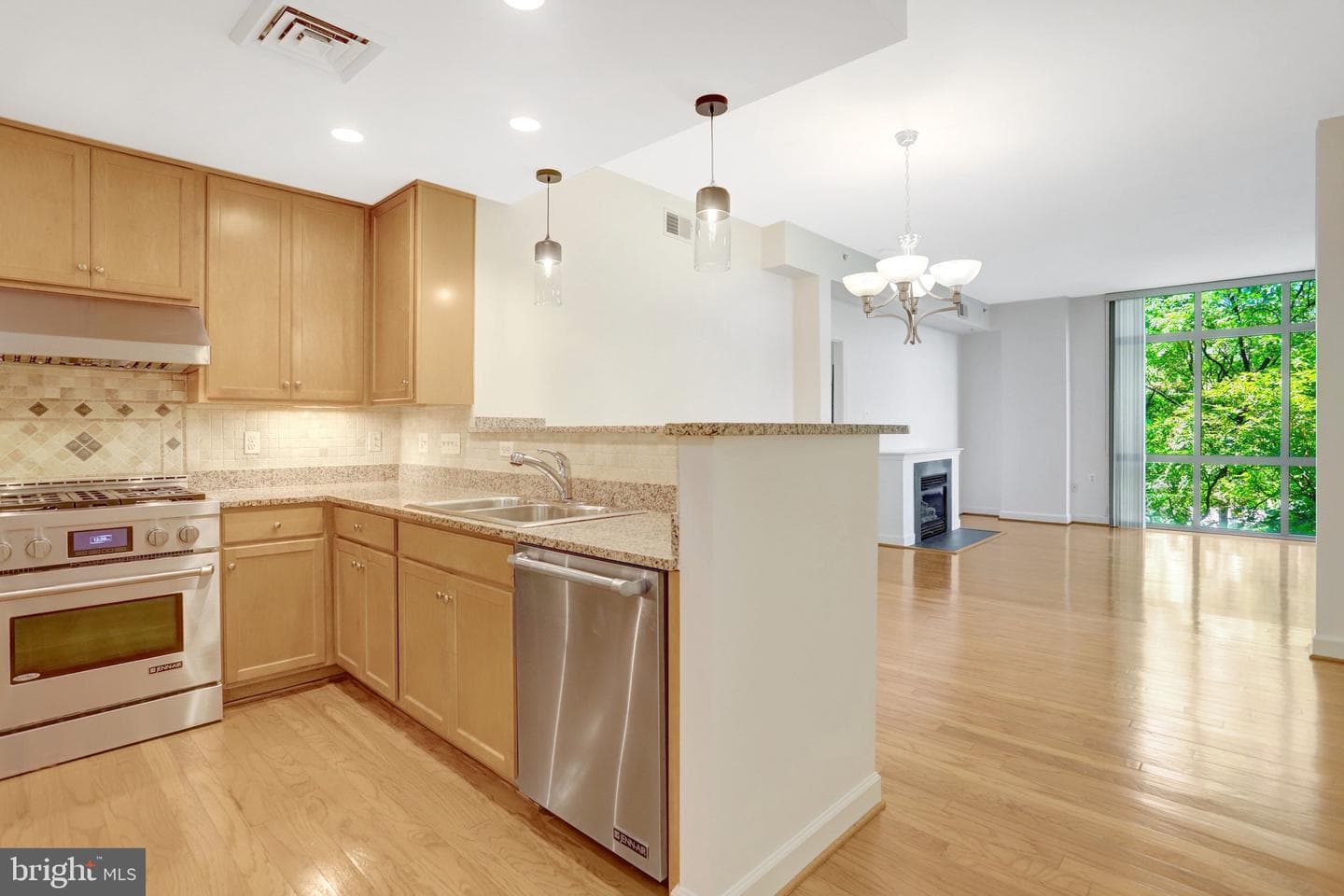 1000 N Randolph St # 304 photo 3