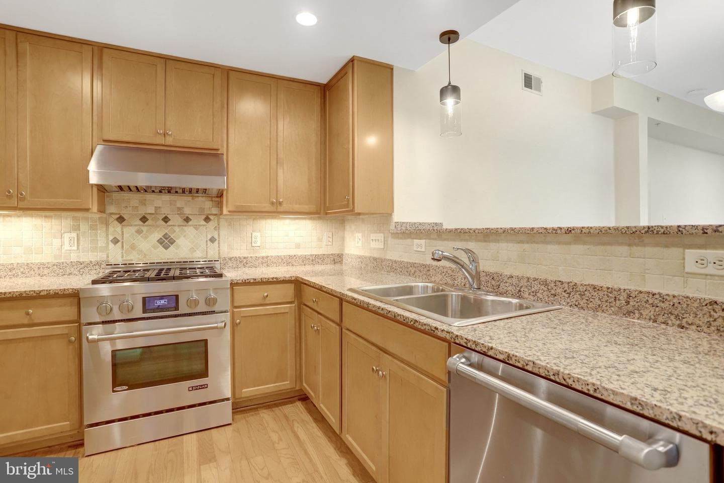 1000 N Randolph St # 304 photo 4