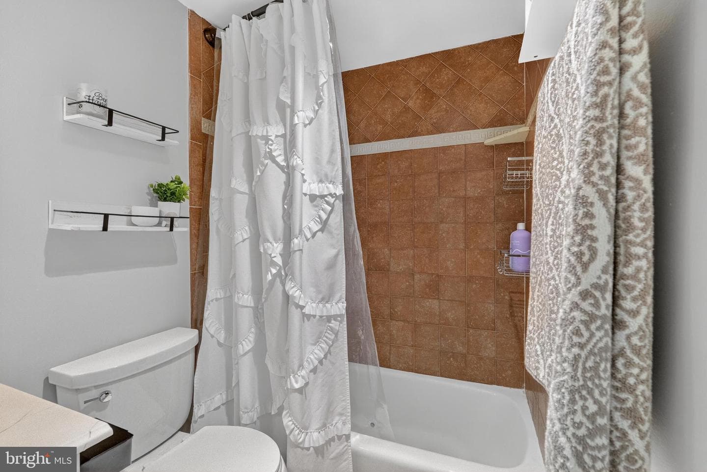 4141 N Henderson Road #302 photo 18