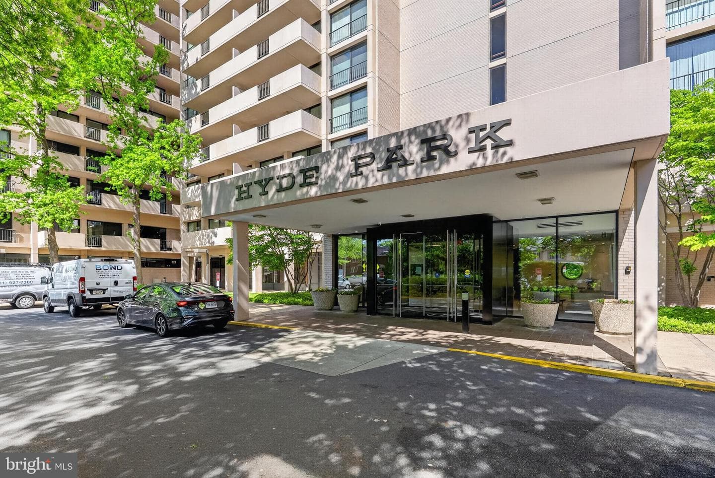 4141 N Henderson Road #302 photo 2