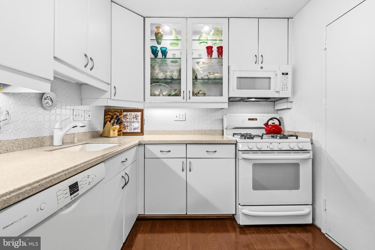 1300 Army Navy Drive #608 photo 12