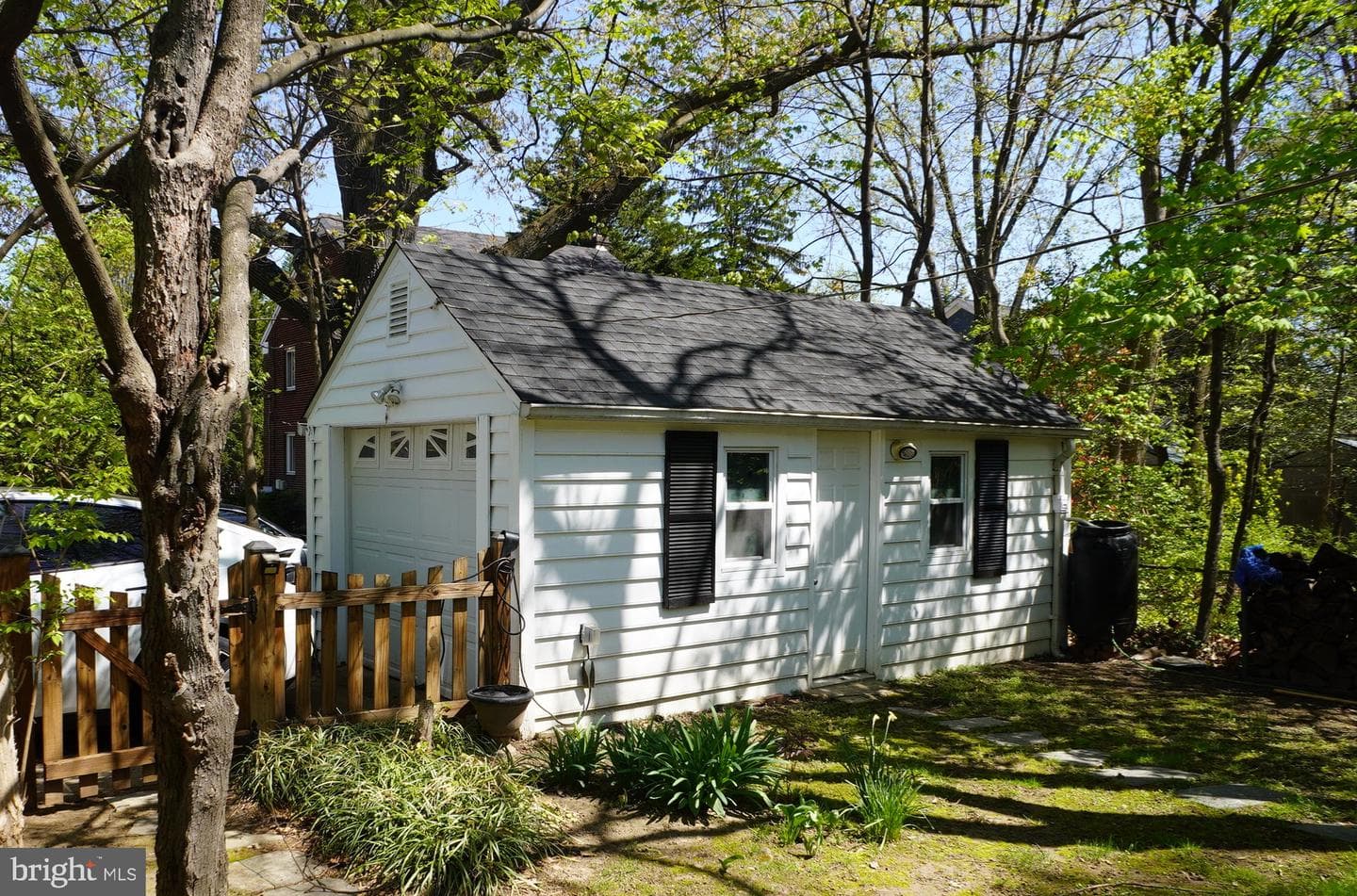 2245 Buchanan St N photo 18