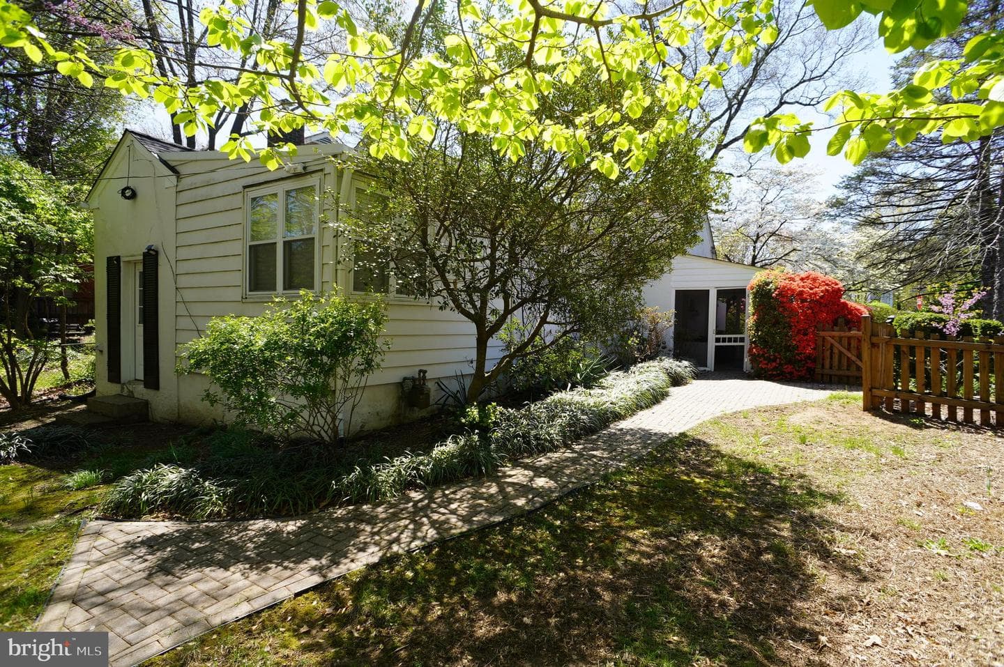 2245 Buchanan St N photo 25