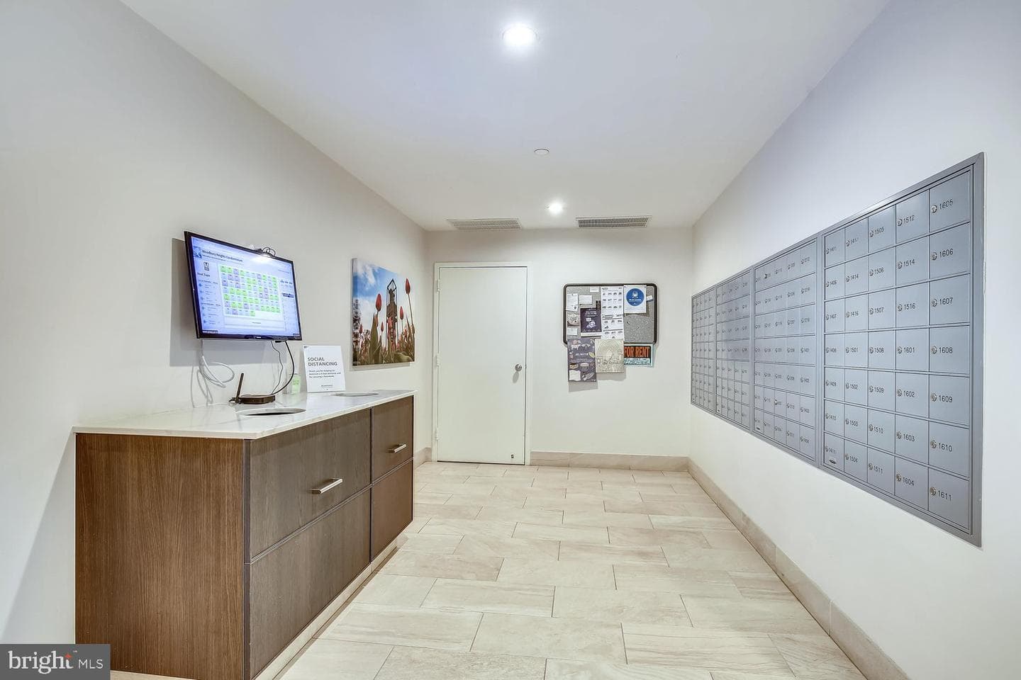 1301 N Courthouse Road #1612 photo 45
