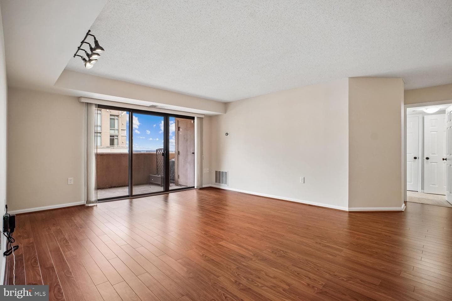 1301 N Courthouse Road #1612 photo 5
