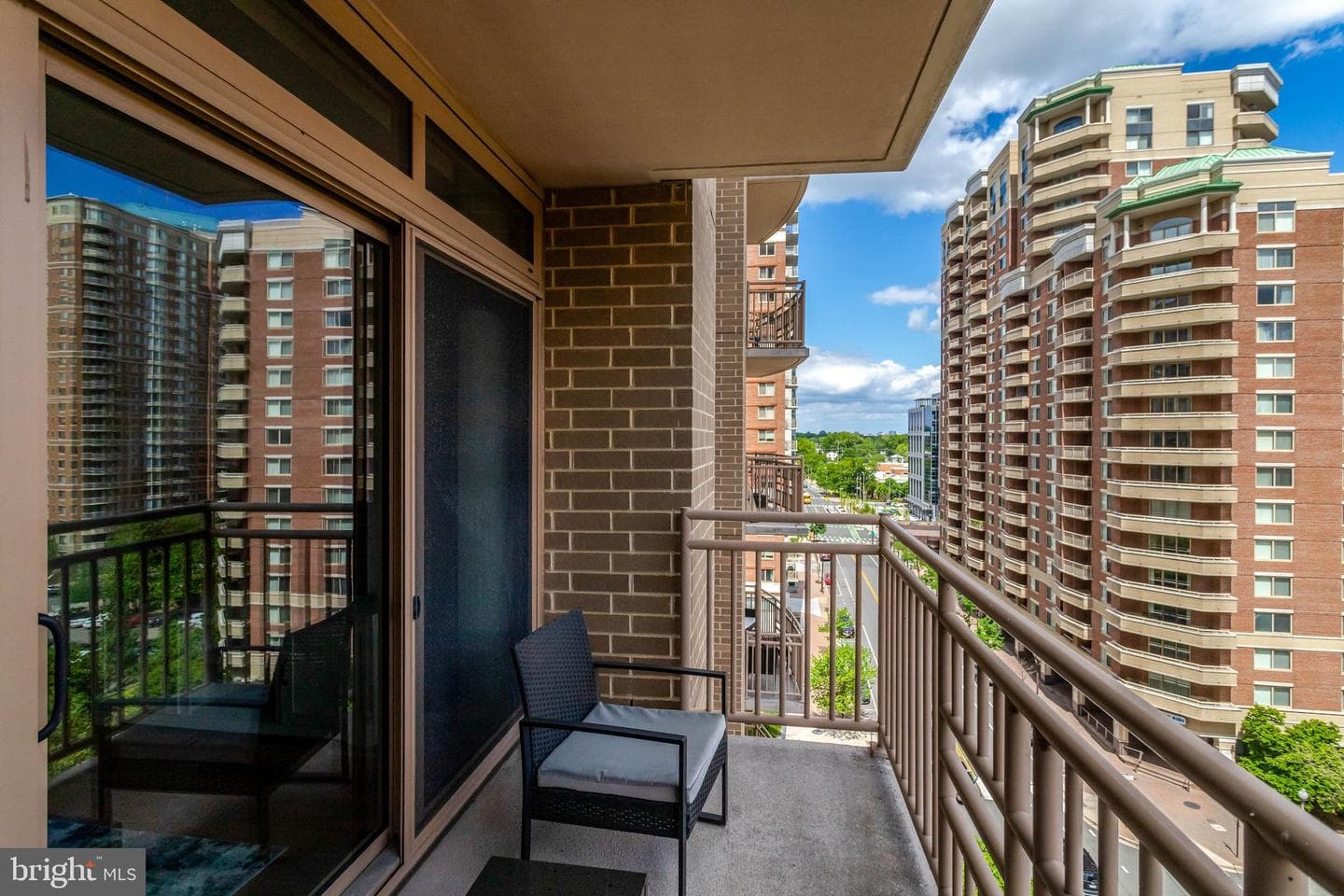 888 N Quincy Street #906 photo 23