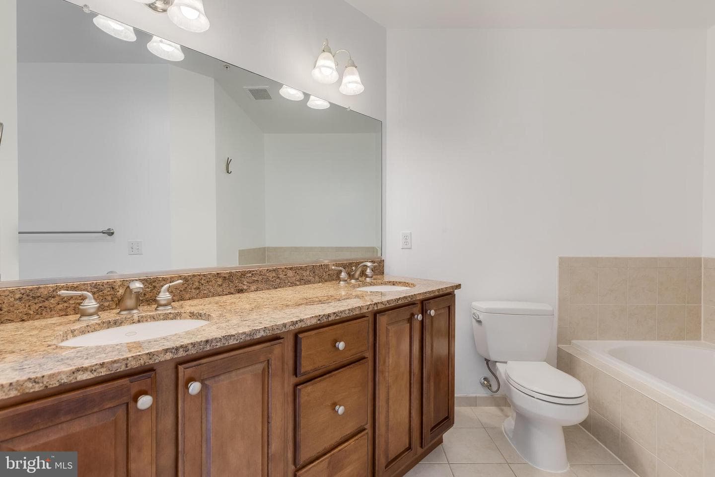 1423 N Rhodes Street #201 photo 18