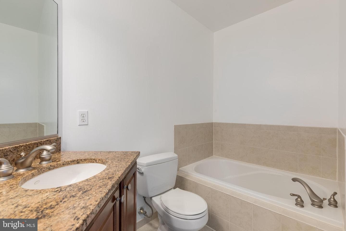1423 N Rhodes Street #201 photo 20