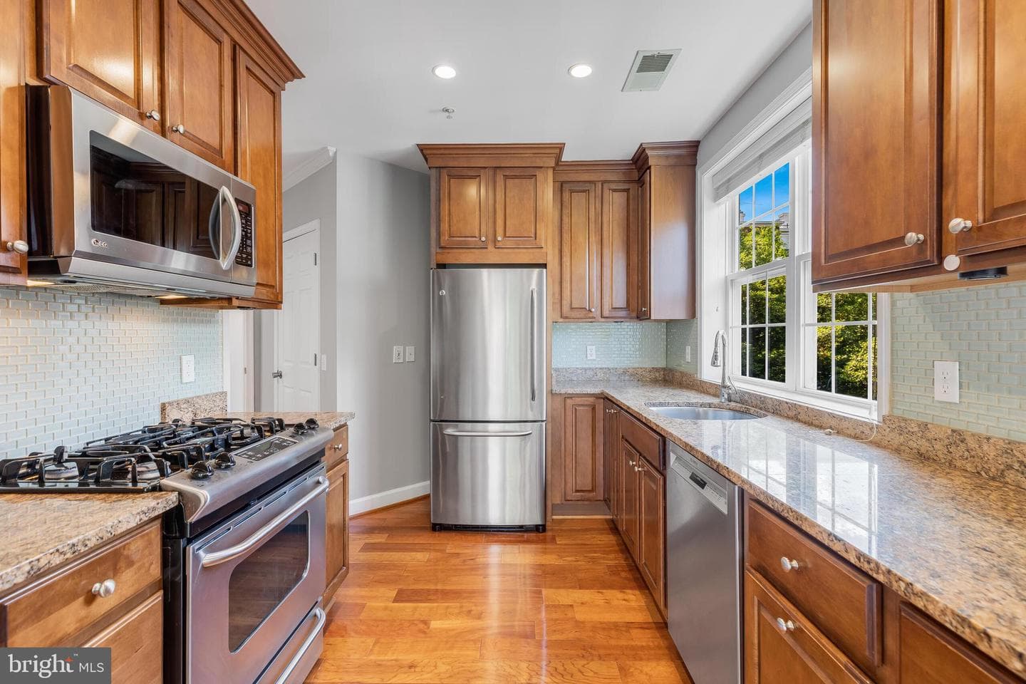 1423 N Rhodes Street #201 photo 8