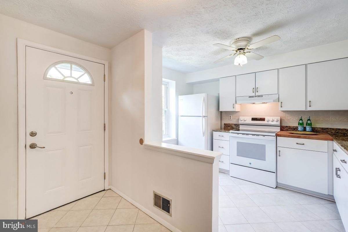2880 S Meade Street photo 3