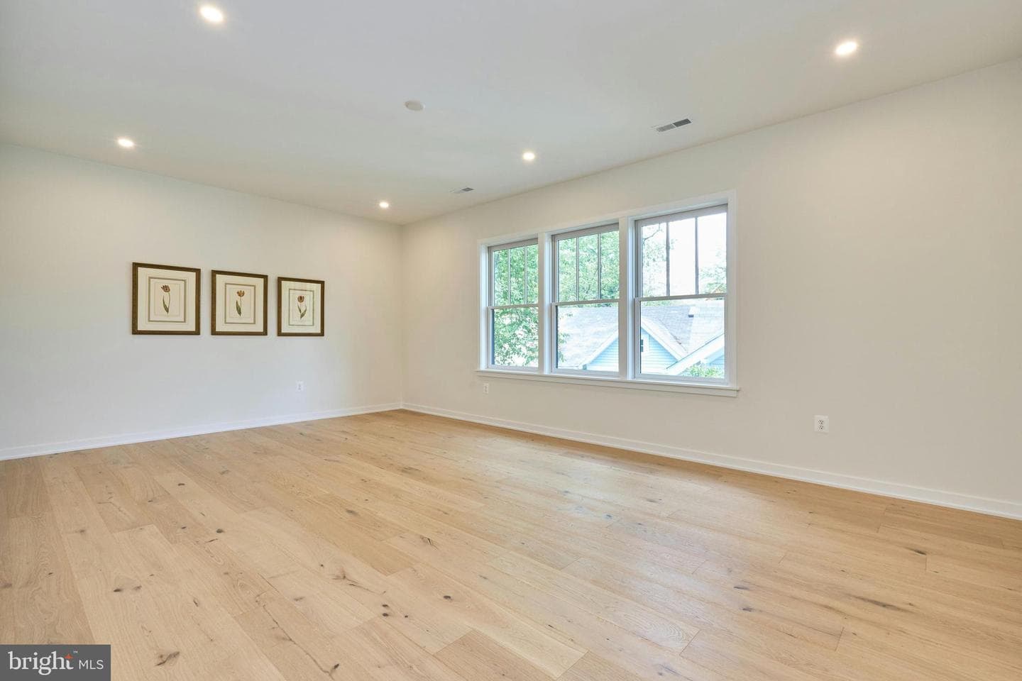 409 Jackson Street N photo 18