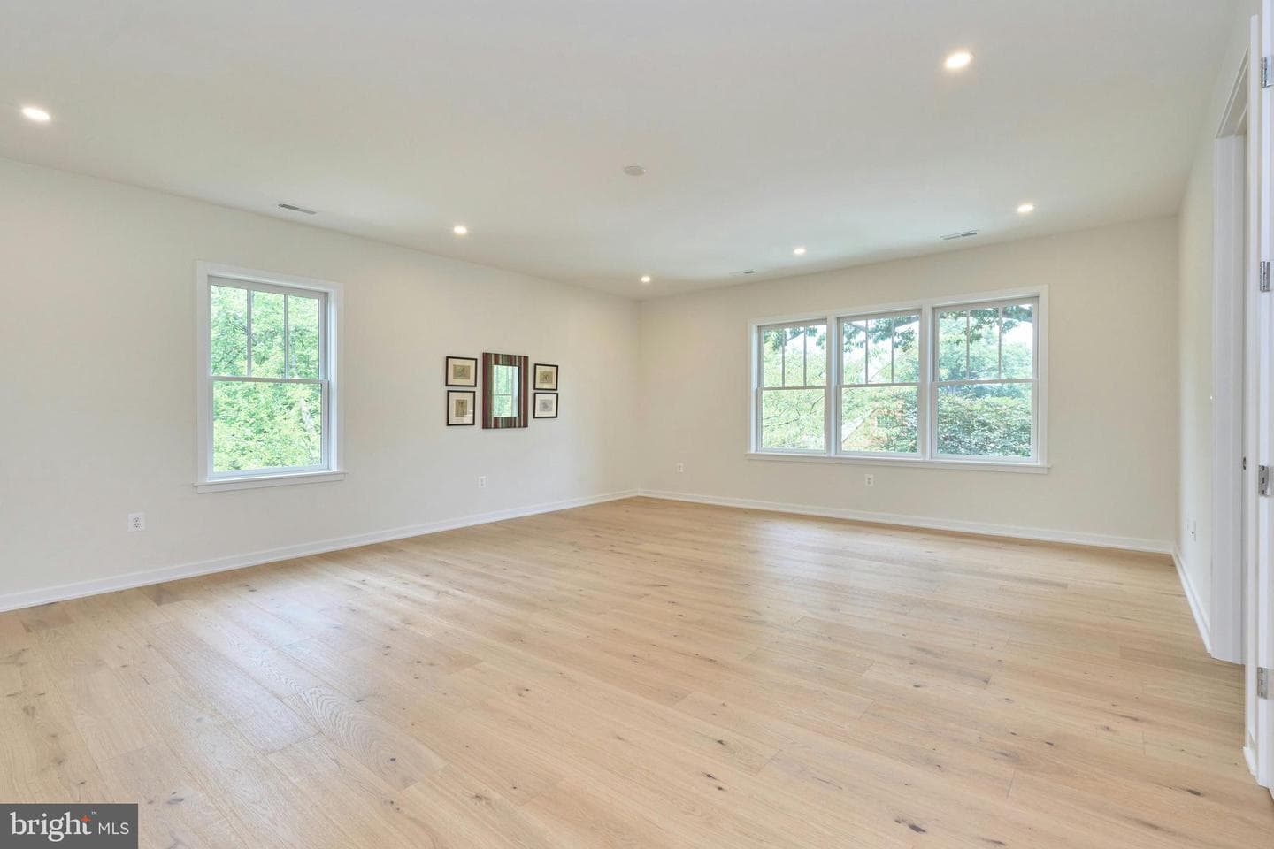 409 Jackson Street N photo 25