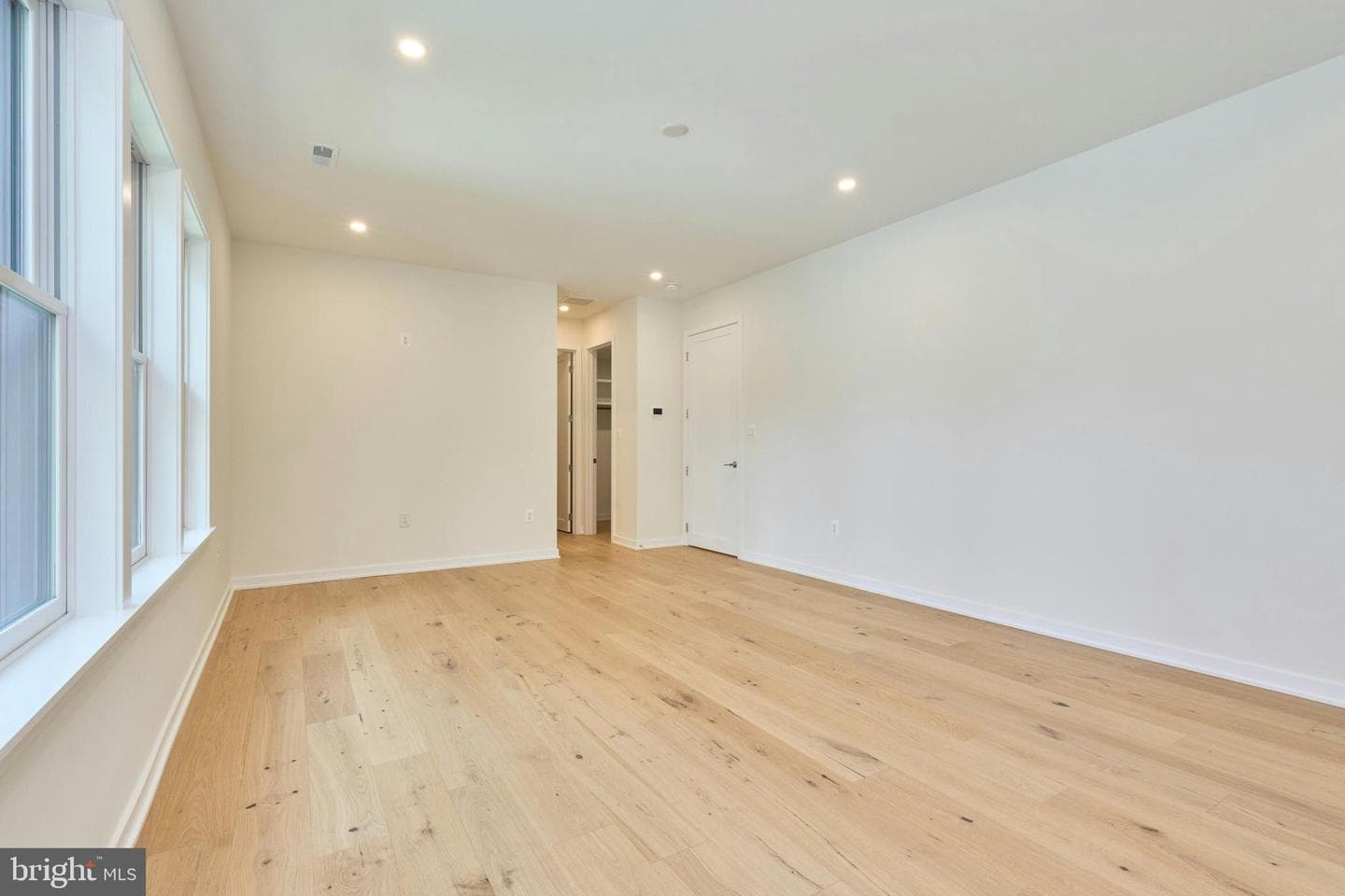 409 Jackson Street N photo 39