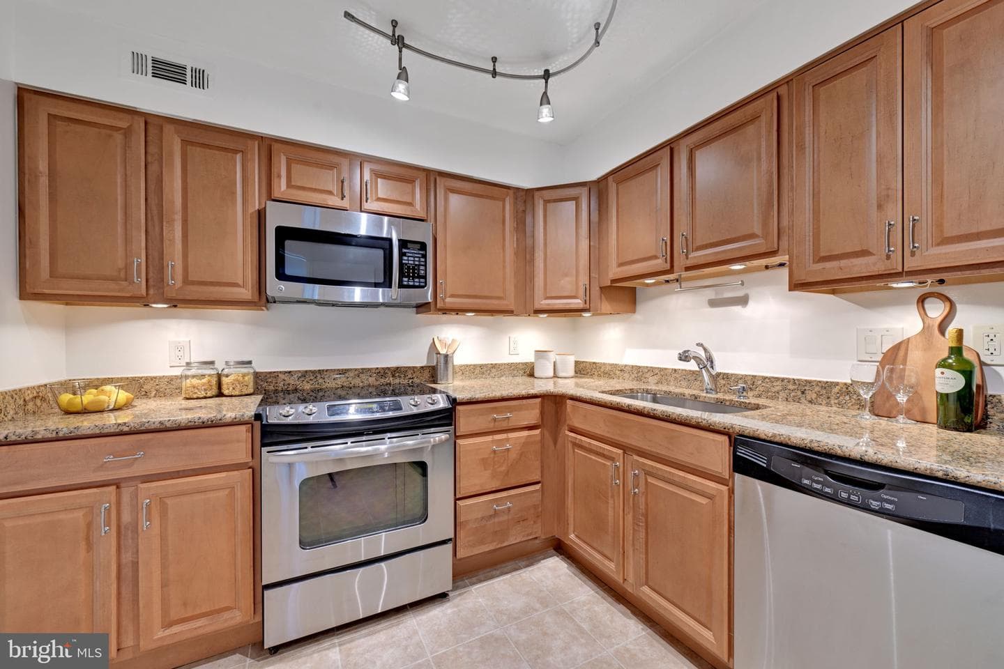 1600 N Oak St # 423 photo 14