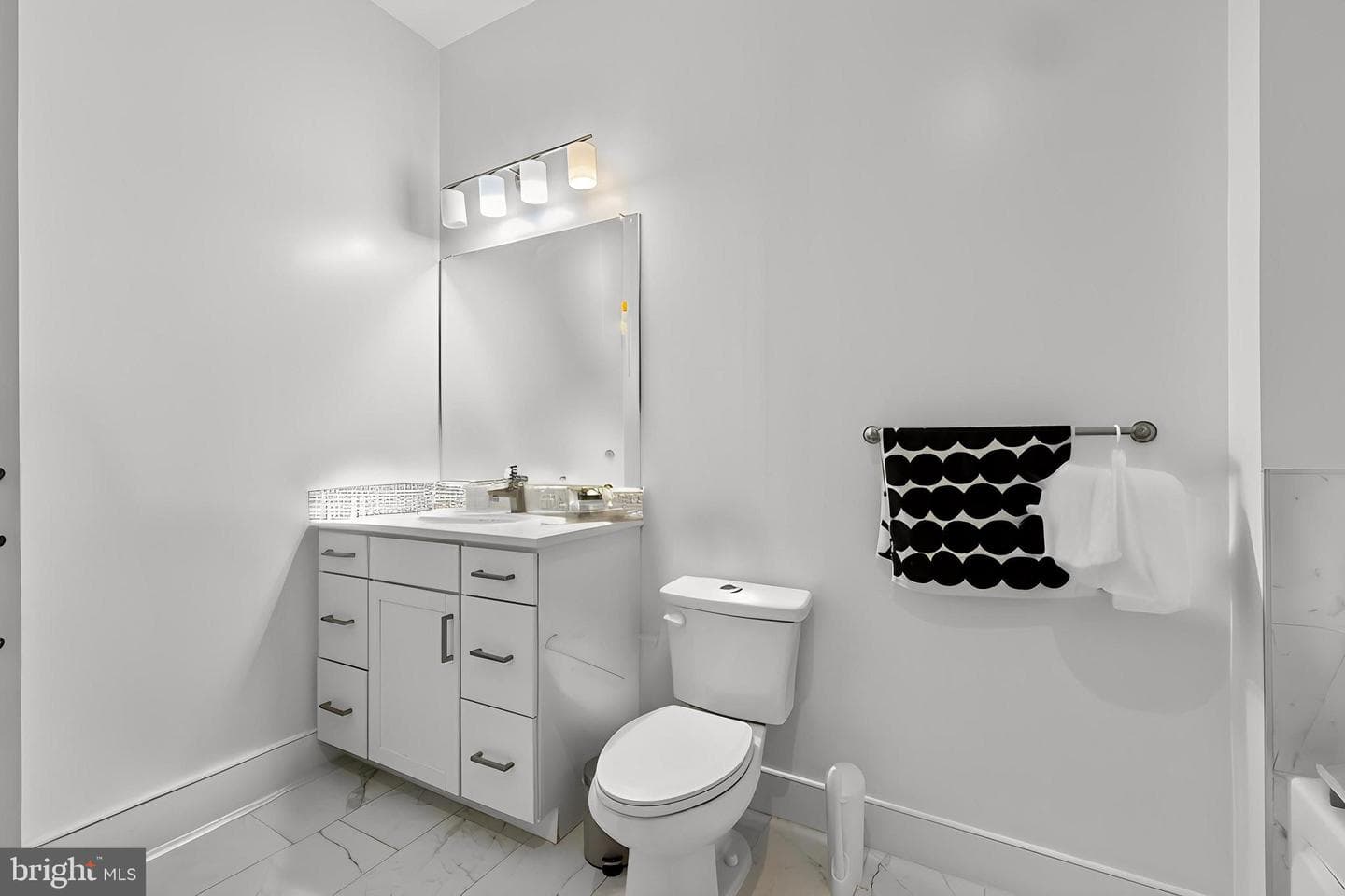2000 Clarendon Boulevard #203 photo 11