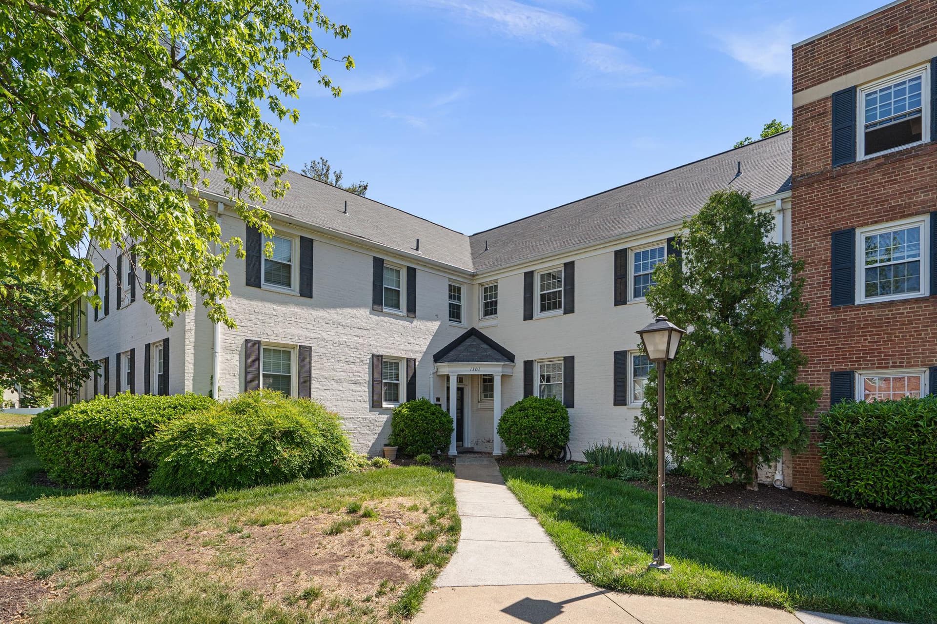 1301 S Walter Reed #102, Arlington