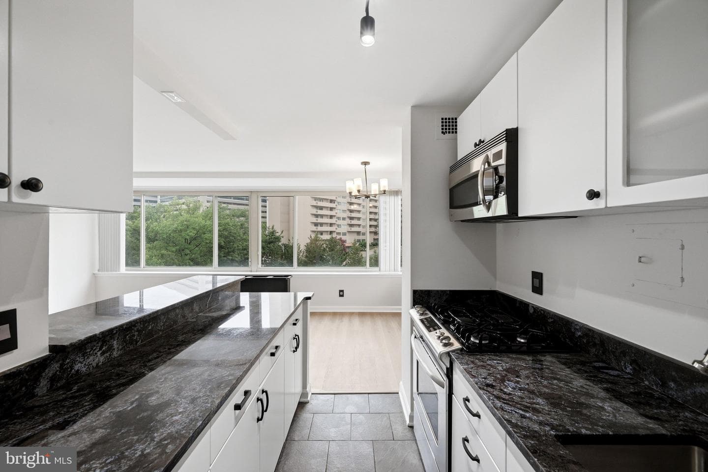1210 N Taft Street #811 photo 23