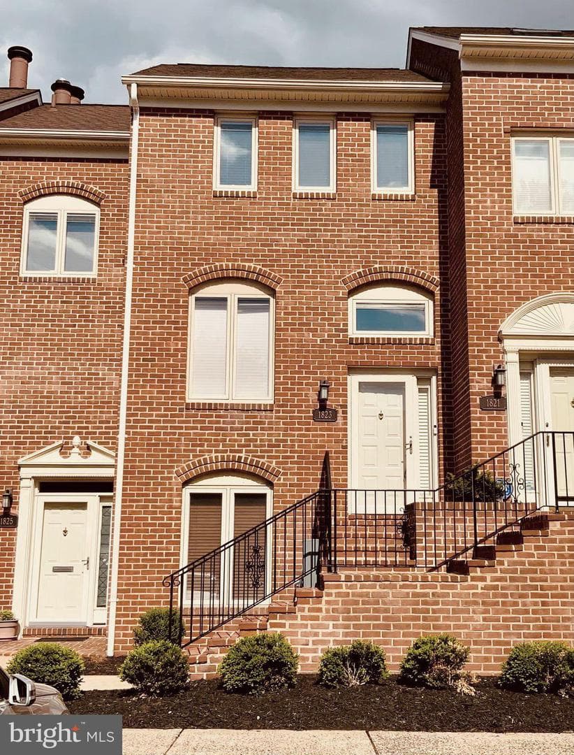 1823 N Uhle St # 1 photo 1