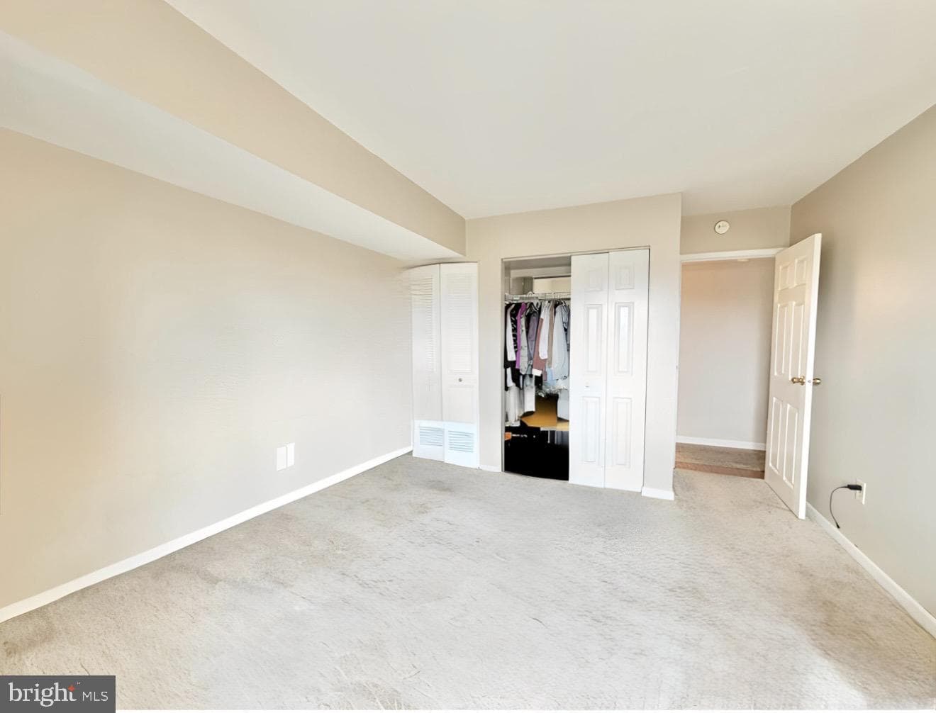 1300 Army Navy Drive #823 photo 14