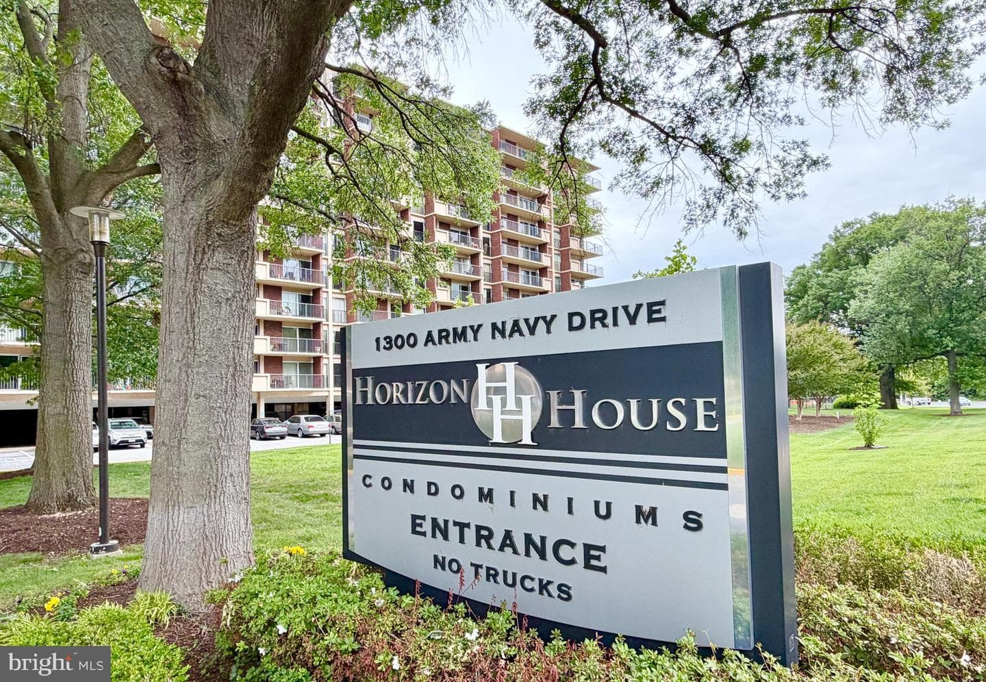 1300 Army Navy Drive #823 photo 26