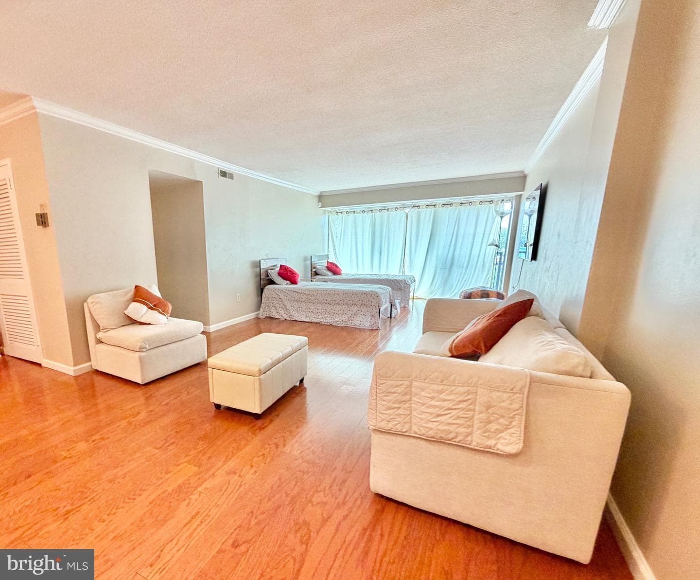 1300 Army Navy Drive #823 photo 4