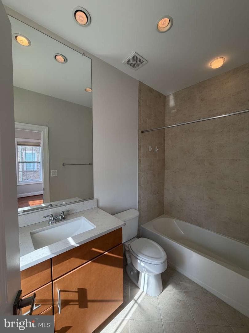 805 N Woodrow Street photo 11