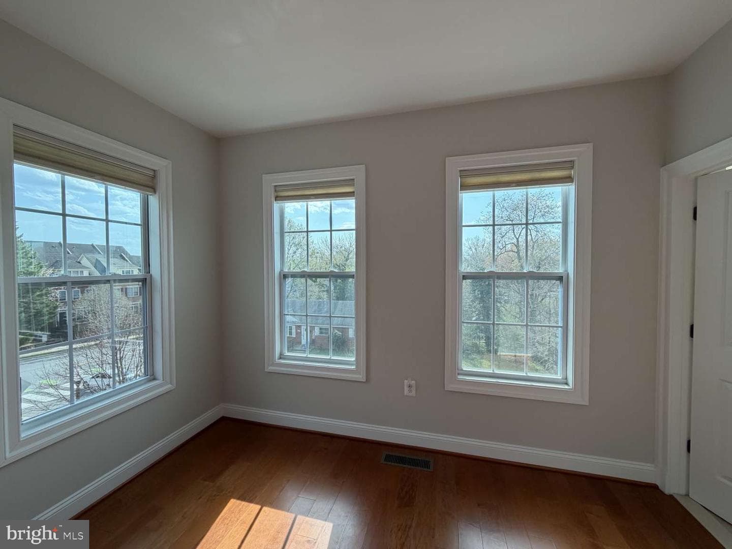 805 N Woodrow Street photo 9