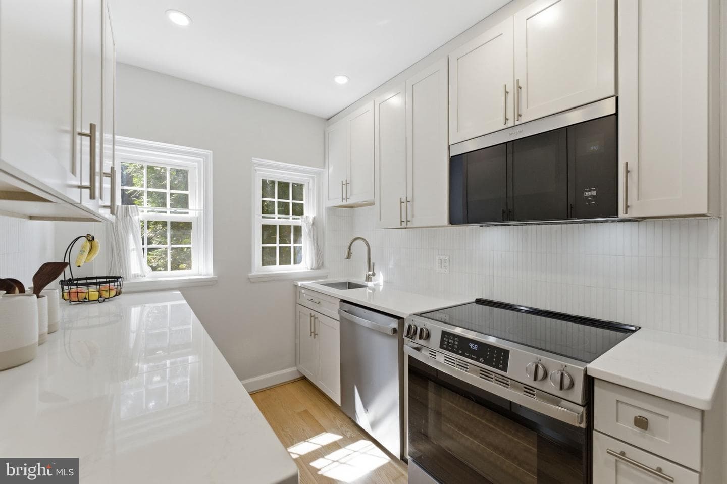 4892 28th Street S, Arlington