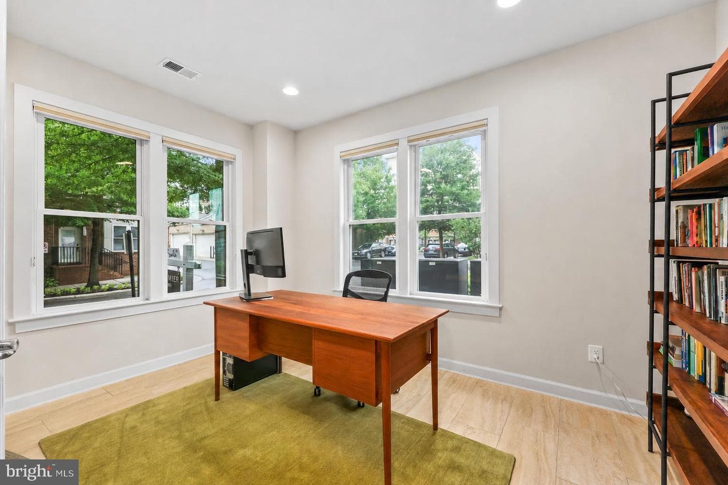 1121 S Lincoln Street photo 4