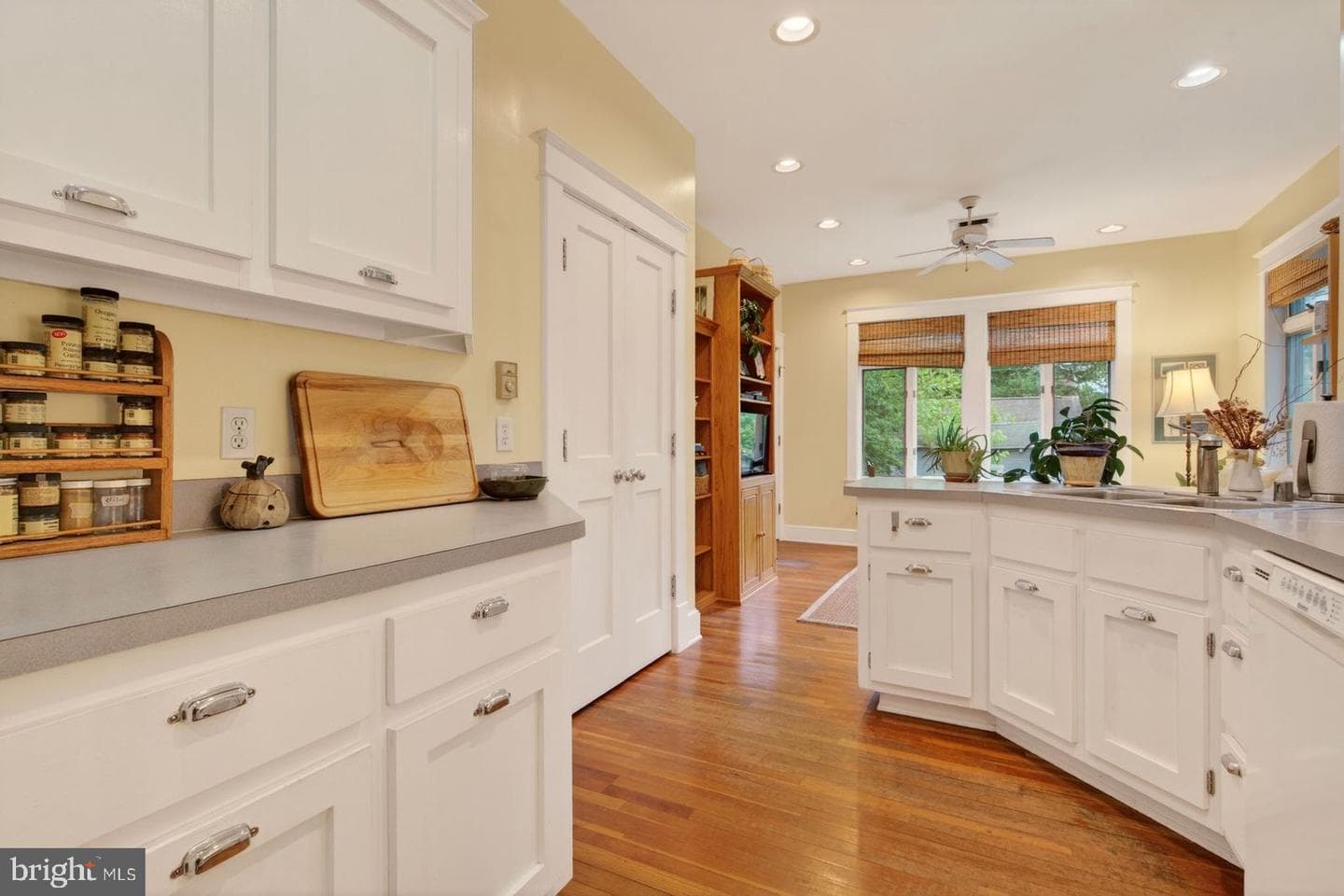 526 N Ivy Street photo 11