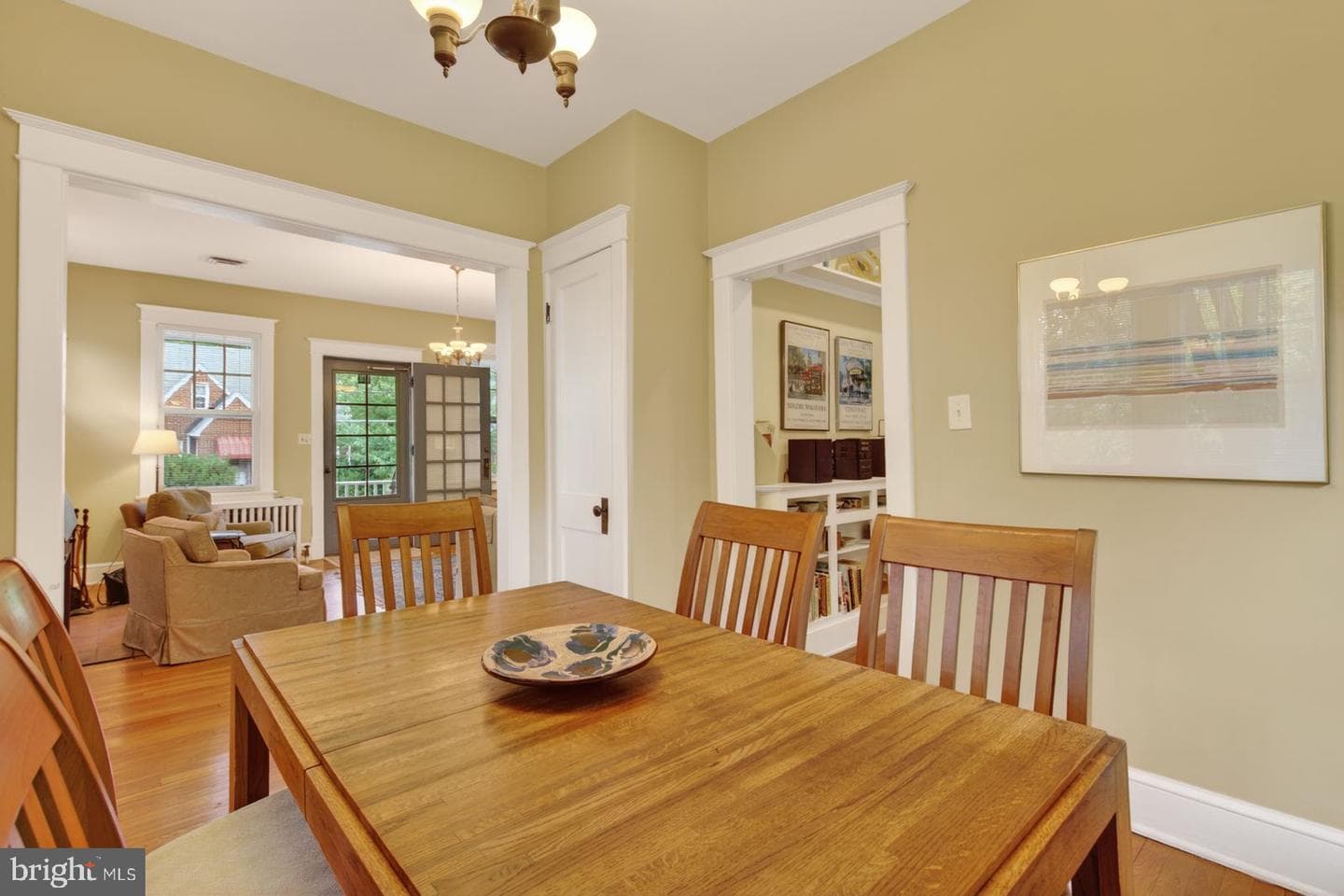 526 N Ivy Street photo 8