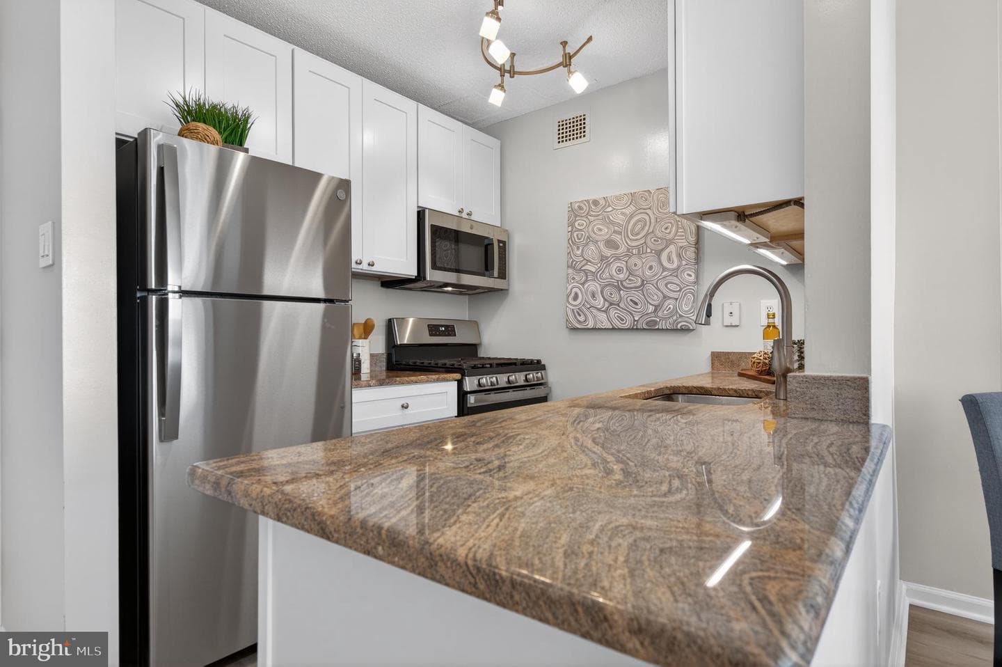 4141 N Henderson Road #1209 photo 4