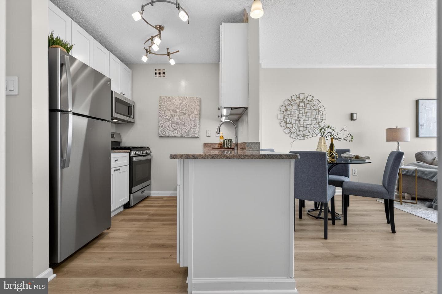 4141 N Henderson Road #1209 photo 5